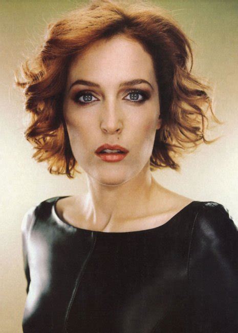 In 1987, her love of the theatre took her to the national theatre of great. Gillian Anderson - Görsel 4 - TurkceAltyazi.org