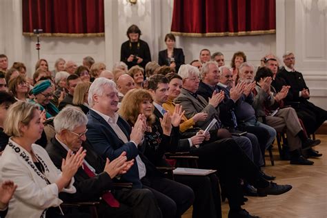 Szakács árpád viccelődő zsidózással adta meg előadása alaphangját. Szakács Árpád kapta a Lovas István Sajtódíjat | Demokrata