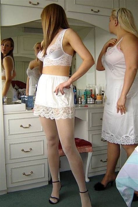She gives him a bath before blowing him. Pin on nylons/stockings