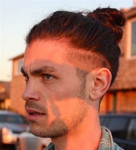 Comment attacher ses cheveux longs ? coupe de cheveux homme court dessus long derriere - Coupe ...