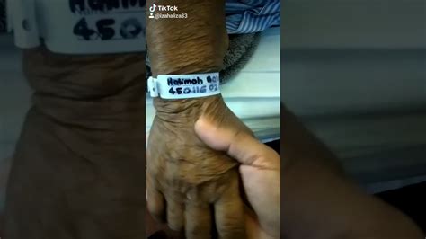 Kini, sains telah membuktikan 5 fakta anak bongsu dan menjelaskan mengapa anak bongsu paling win dan selalu dianggap anak kesayangan dalam keluarga. Genggaman tangan si anak bongsu dengan emaknya 😘 - YouTube