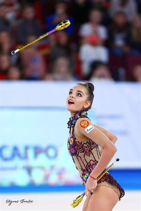 Dina averina scored a 27.200 with the hoop, 28.300 with the ball, 28.150 with the clubs and 24.00 with the ribbon. Pin en arina y dina averina