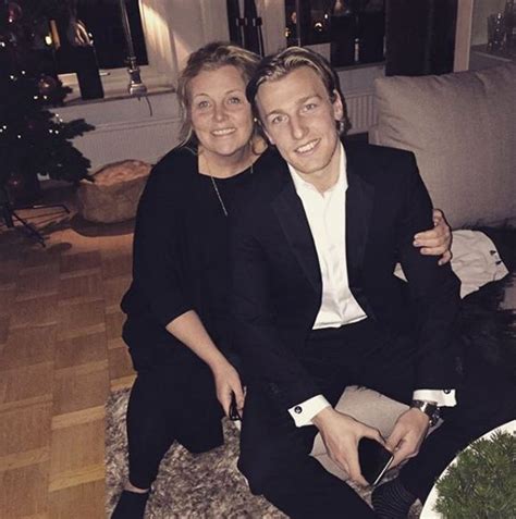 Prior to joining the german club in 2015. Emil Forsberg Wiki 2021 - Girlfriend, Salary, Tattoo, Cars ...