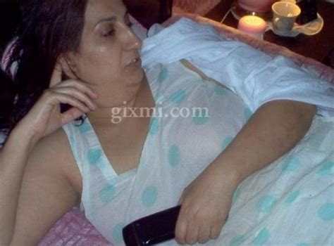 New India Wow: PAKISTANI HOT AUNTY 40 PLUS