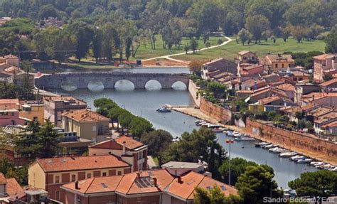 Sie ist heute ein zentrum des badetourismus. Rimini - Emilia Romagna Sehenswürdigkeiten & Urlaub auf ...