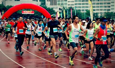 渣打香港馬拉松2014直擊 standard chartered hong kong marathon 2014 02 16. 香港三大全馬之一 皇者之戰馬拉松 | Sophia | Fitz • Get Moving