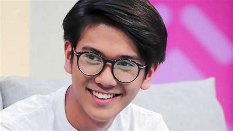 Enggak kalah dengan artis korea inilah 3 artis thailand. Artis Ganteng INDONESIA | Meleleh - YouTube