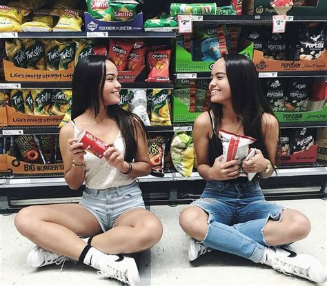 Ini indonesia, kalian orang indonesia yang masih dituntut untuk melakukan hal yang baik apalagi kalian idbinrs. Intip Potret Kompak The Connell Twins Saat Kulineran - Foto 4