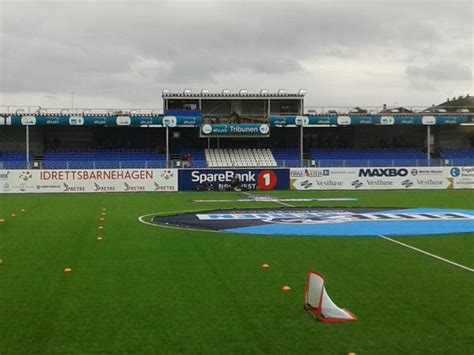 Banen ligger i bydelen karihola på kirkelandet i kristiansund. Kristiansund Stadion - Stadion in Kristiansund