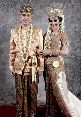 Penjelasan pakaian adat jawa barat. Model Pakaian Pengantin Adat Jawa Dan Sunda | Fashion Tren