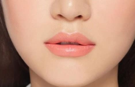 Lipstik ini sangat di rekomendasikan bagi anda yang memiliki bibir tebal, akan tampak sempurna jika anda memakainya. √ 5 Warna Lisptik Yang Cocok Untuk Remaja Agar Terlihat ...