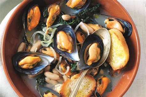 Maybe you would like to learn more about one of these? Ricetta Zuppa di cavolo nero, fagioli e cozze - Le ricette ...