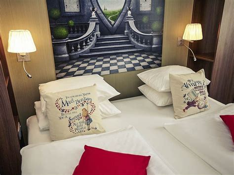 Alice in wonderland theme bedroom decorating ideas. 20+ Awesome Alice in Wonderland Themed Bedroom Ideas ...