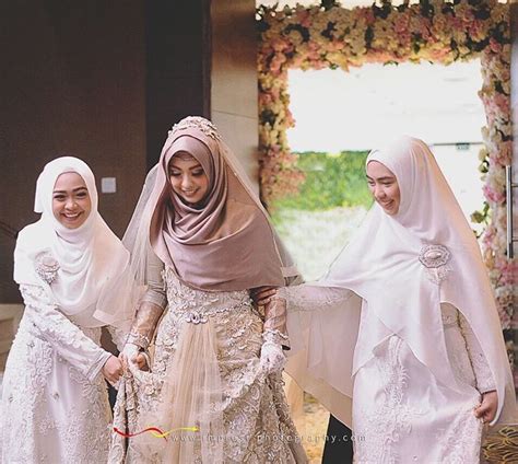 Oki setiana dewi official instagram @okisetianadewi. Mewahnya Gaun Pernikahan Adik Oki Setiana Dewi | Dream.co.id