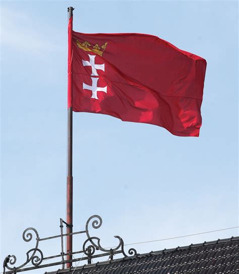 Flag with darker shades of colors. FLAGA GDAŃSKA - Encyklopedia Gdańska