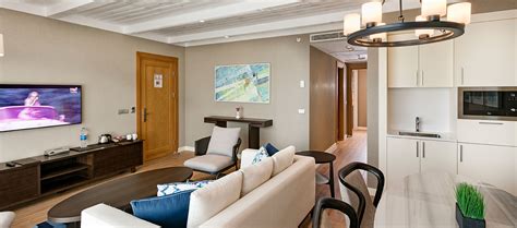 Turizm sektörünün en güncel haber sitesi, güncel turizm haberleri, turizm sektör profesyonelleri ile röportaj, turizm araştırma ve analizlerine yer verir. TITANIC DELUXE HOTEL/BODRUM - Volard Mimarlık