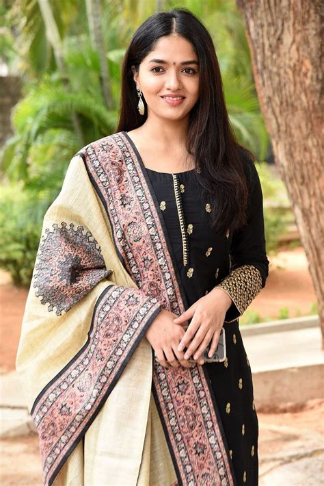 Get lifestyle news, with the latest style articles, fashion news, recipes, home features, videos and much more for your daily life from aol. Tamil Actress Sunaina Hot Image Collection-Sexy Navel Photos
