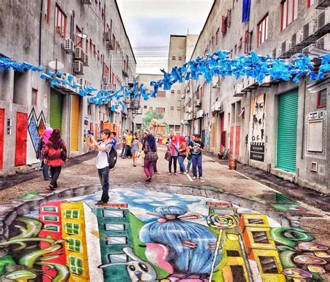 Haritadaki ipoh perak konumundan shah alam selangor arasındaki yolun uzunluğu 209 kilometre uzunluğunda ve yaklaşık 2 saat ve 57 dakika sürüyor. Street Art in Malaysia - Sri Sutra Travel