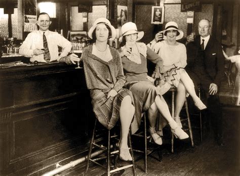 La prohibición de la venta de bebidas alcohólicas se estableció en eeuu, entre 1920 y 1933, con la. La Ley Seca, la era de la prohibición en Estados Unidos