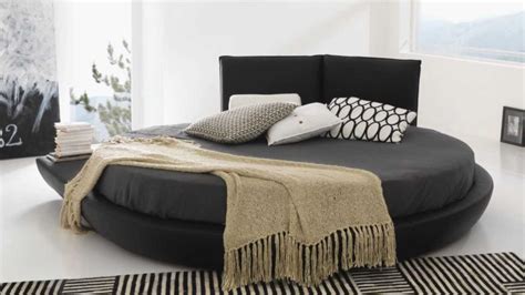 Il letto rotondo è una nuova interpretazione di un intramontabile classico del design moderno. promozioni 2012 La poltrona Letto rotondo.wmv - YouTube