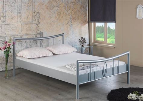 Schmieren sie die teile mit kerzenwachs, babypuder oder seife. Metallbett quietscht - Profi-Tipp: Bettquietschen mit ...