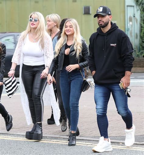 You call diego maradona your grandfather, sergio aguero your father and lionel messi your how many people can say this in the world? Sergio Agüero Girlfriend : Sergio Aguero Lifestyle Wiki ...