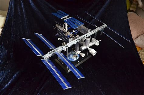 Bitte schreiben sie mir zu überprüfen, ob die benötigte kombination von stil, größe oder farbe vorrätig ist. Happyscale-Modellbau: ISS Internationale Raumstation ...