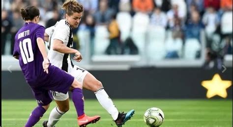 .femminili, con il passaggio della serie a e della serie b sotto la gestione diretta della figc, il dipartimento calcio femminile organizza, oltre al campionato di serie c, anche la coppa italia. Calcio femminile, la Juve batte la Fiorentina e vince ...