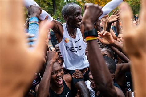 Eliud kipchoge is a married man. PHOTOS: Moment Eliud Kipchoge saw his wife Grace at the ...