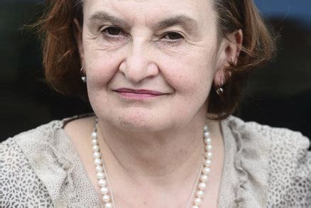 Eva holubová (60) většinou hraje prostořeké ženy z lidu. Herečka Eva Holubová slaví 60: Jste ošklivá, stejně hrát ...